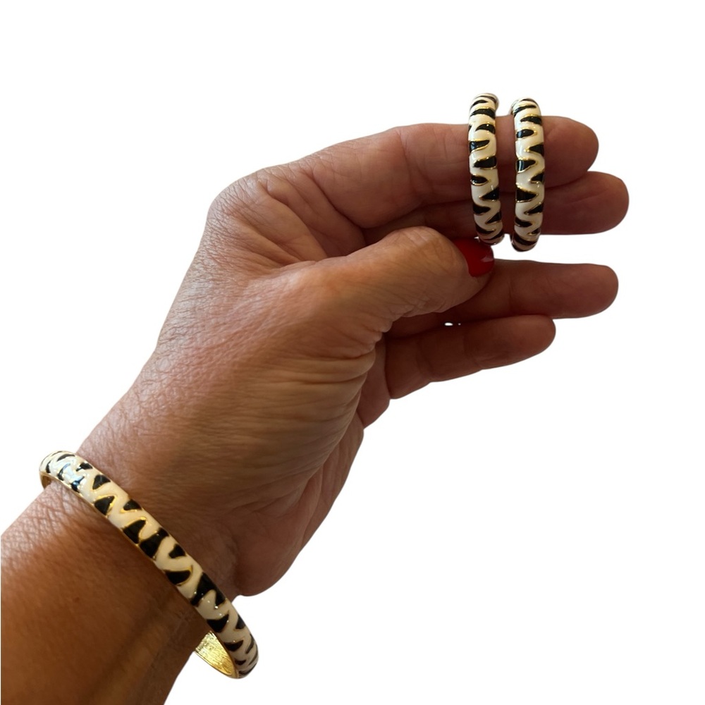 Elegant Gold and Black Bangle and Earring Set